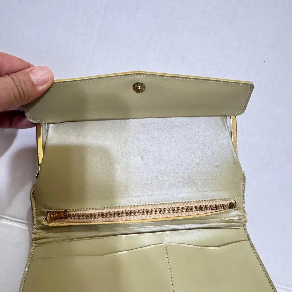 VTG Sage Green Floral Gold Embossed leather Kiss‎ Lock Clutch Wallet Organizer
